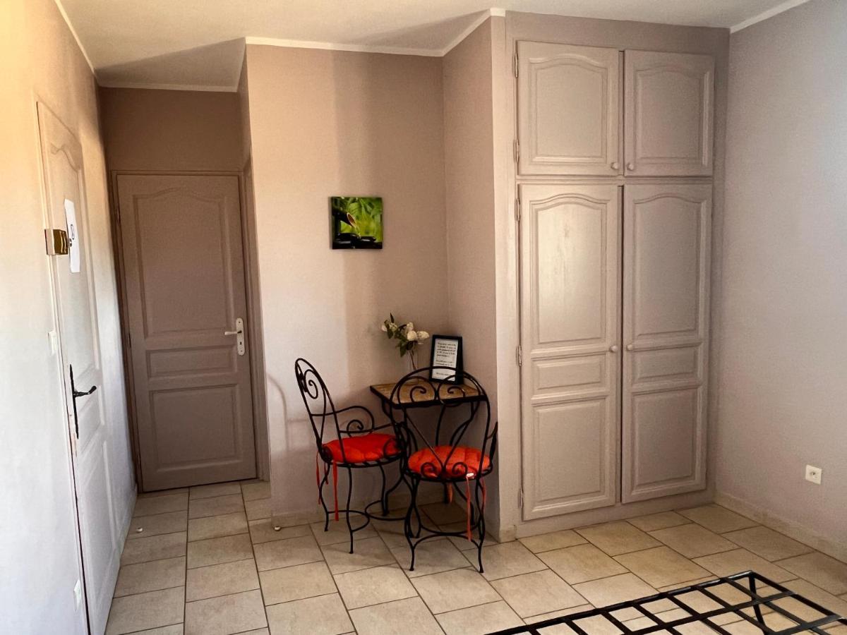 Mas De L'Estiou Apartment Monteux Bagian luar foto